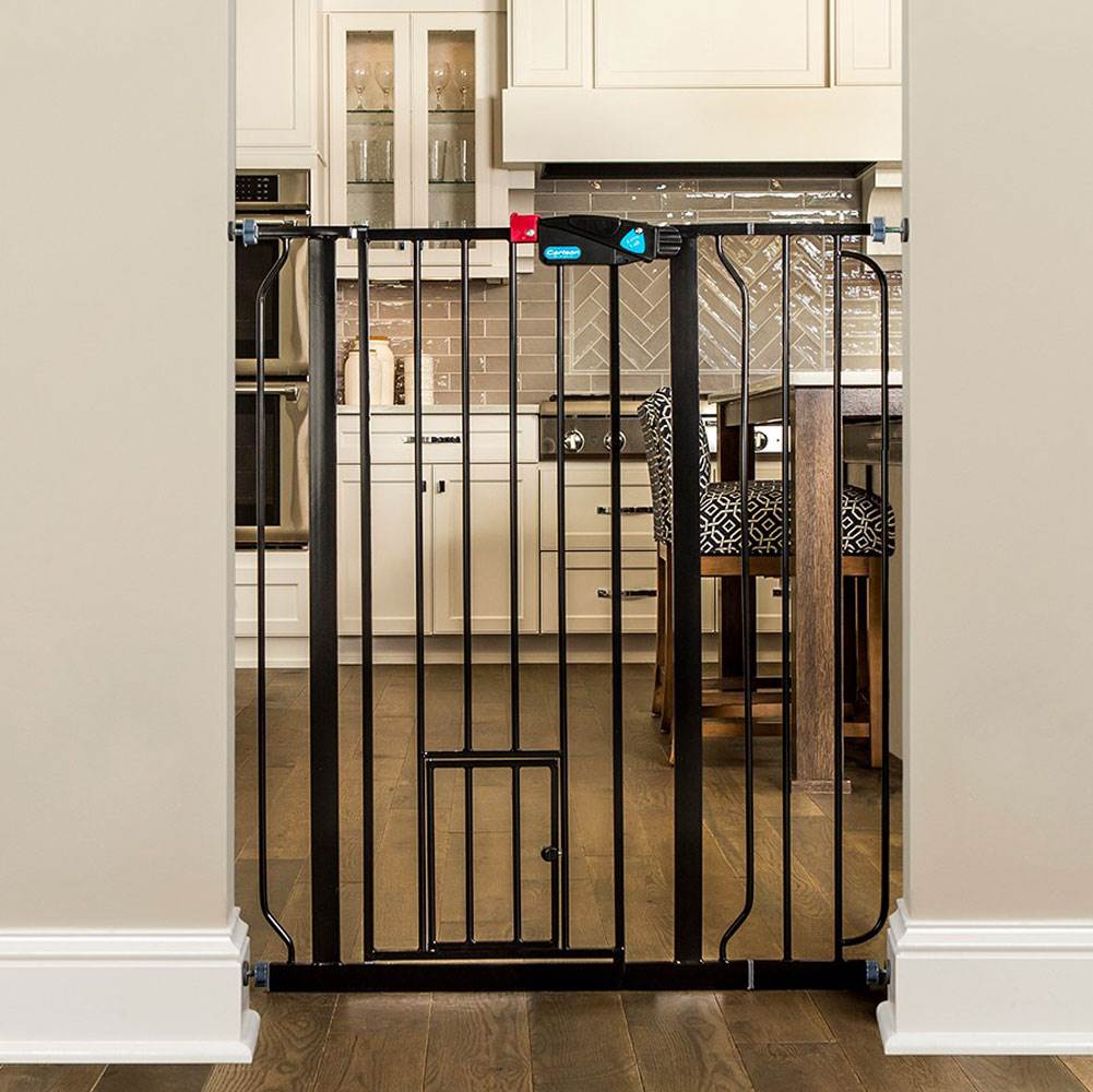 Carlson Pet Products 36" Extra Tall Pet Gate with Lift Handle & Pet