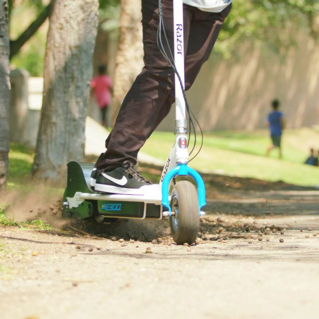 Razor E300 Teen 24 Volt Electric 250 Watt Motorized Scooter. White