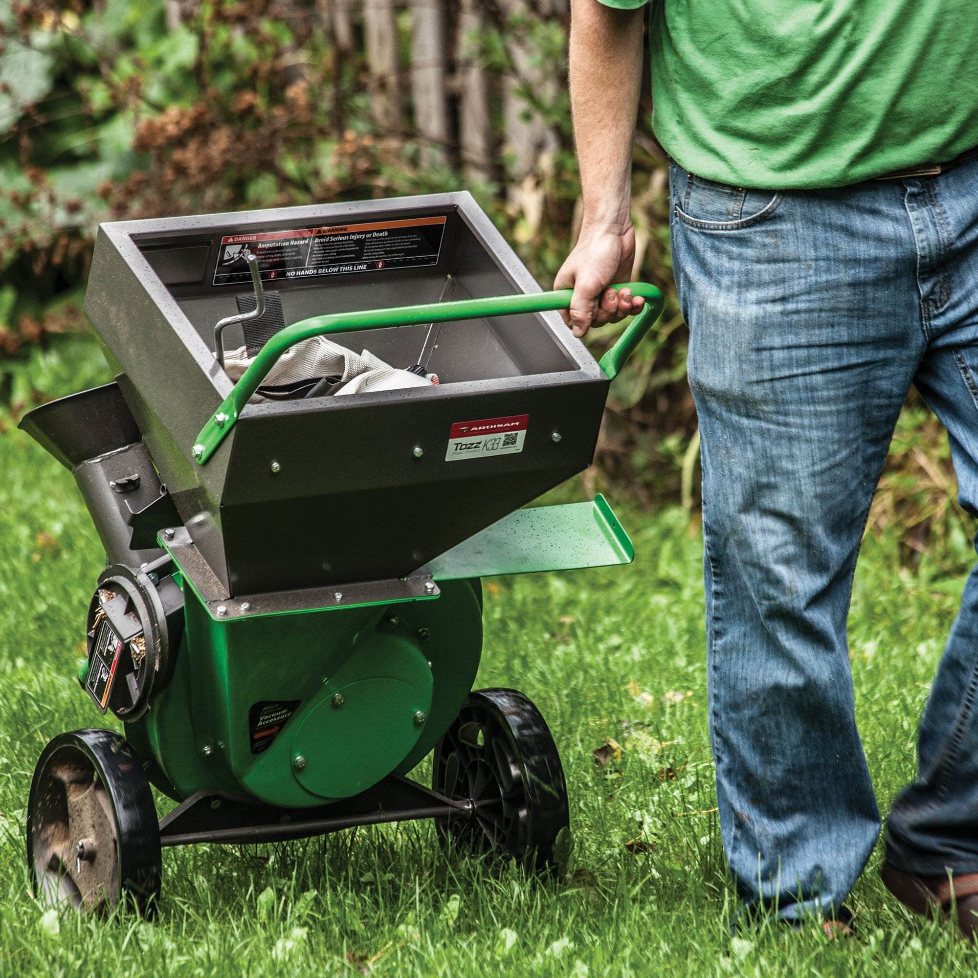 Earthquake Tazz Chipper Shredders Compact Wood Chipper w/ Mulch Bag