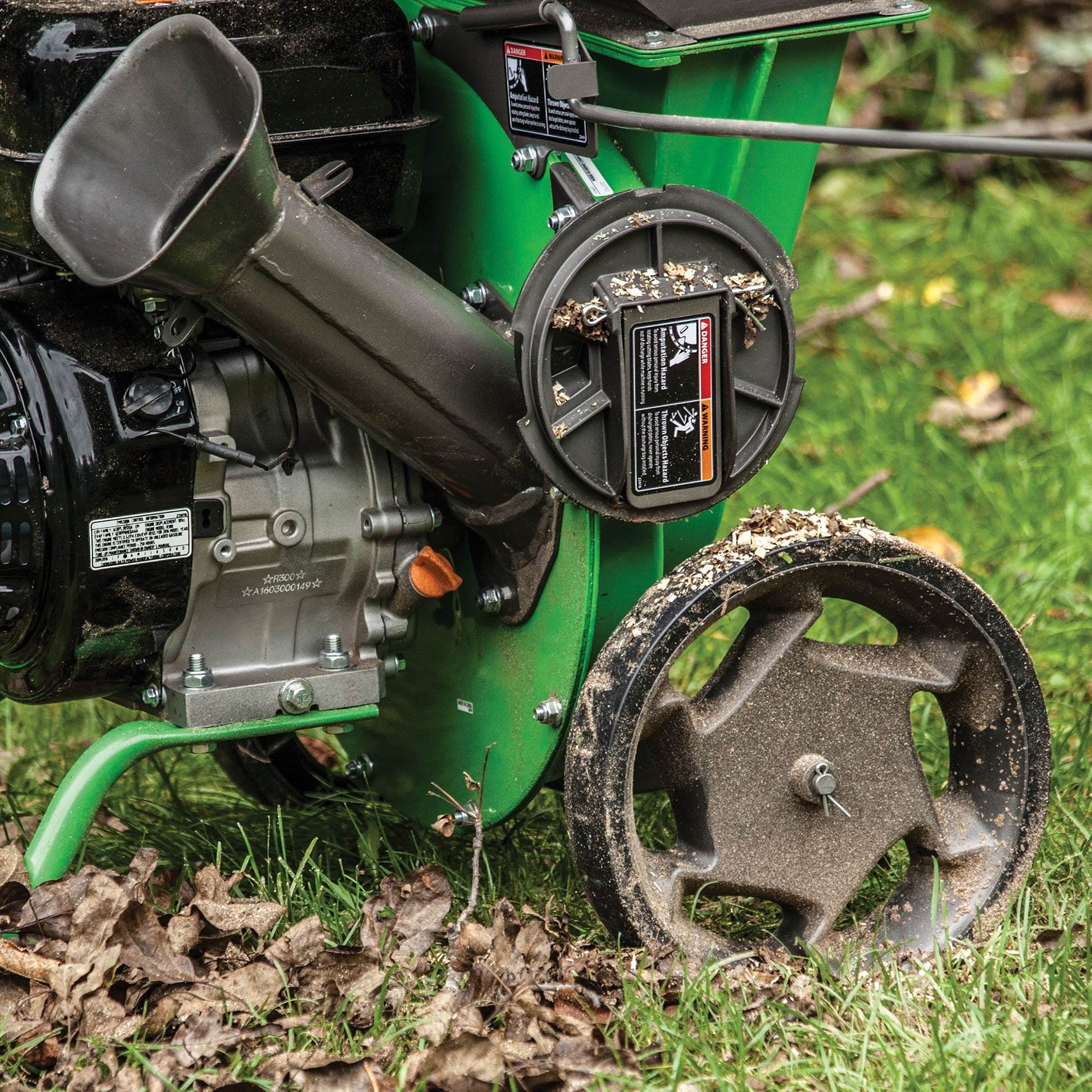 Earthquake Tazz Chipper Shredders Compact Wood Chipper w/ Mulch Bag