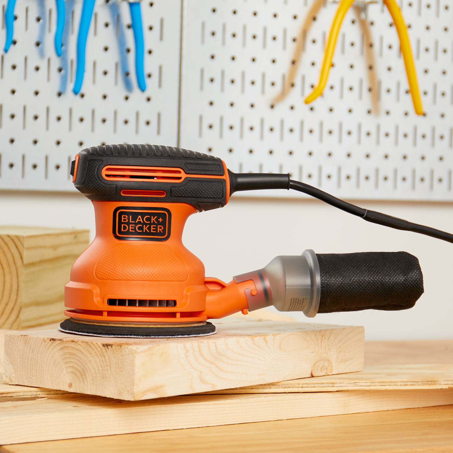 Black and Decker BDERO100VA 5 Inch Corded Electric Random Orbit Hand