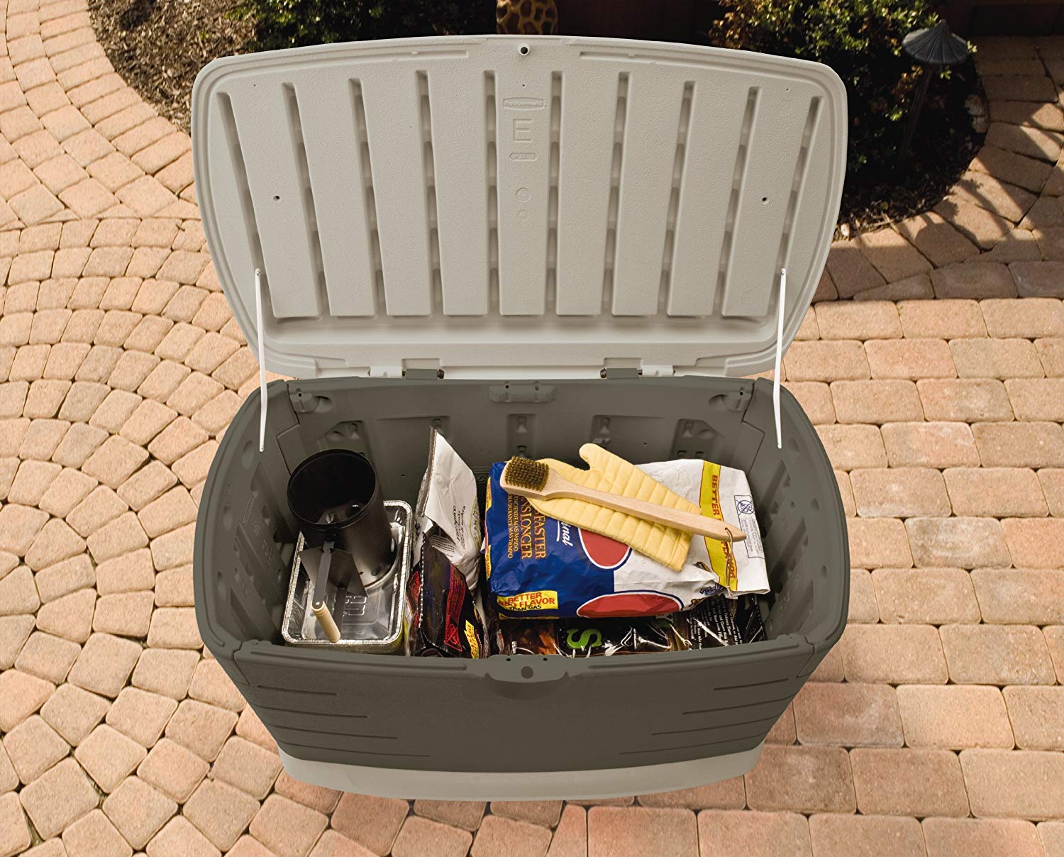 Rubbermaid 2047053 Medium Outdoor Resin Patio Storage Box with Seat