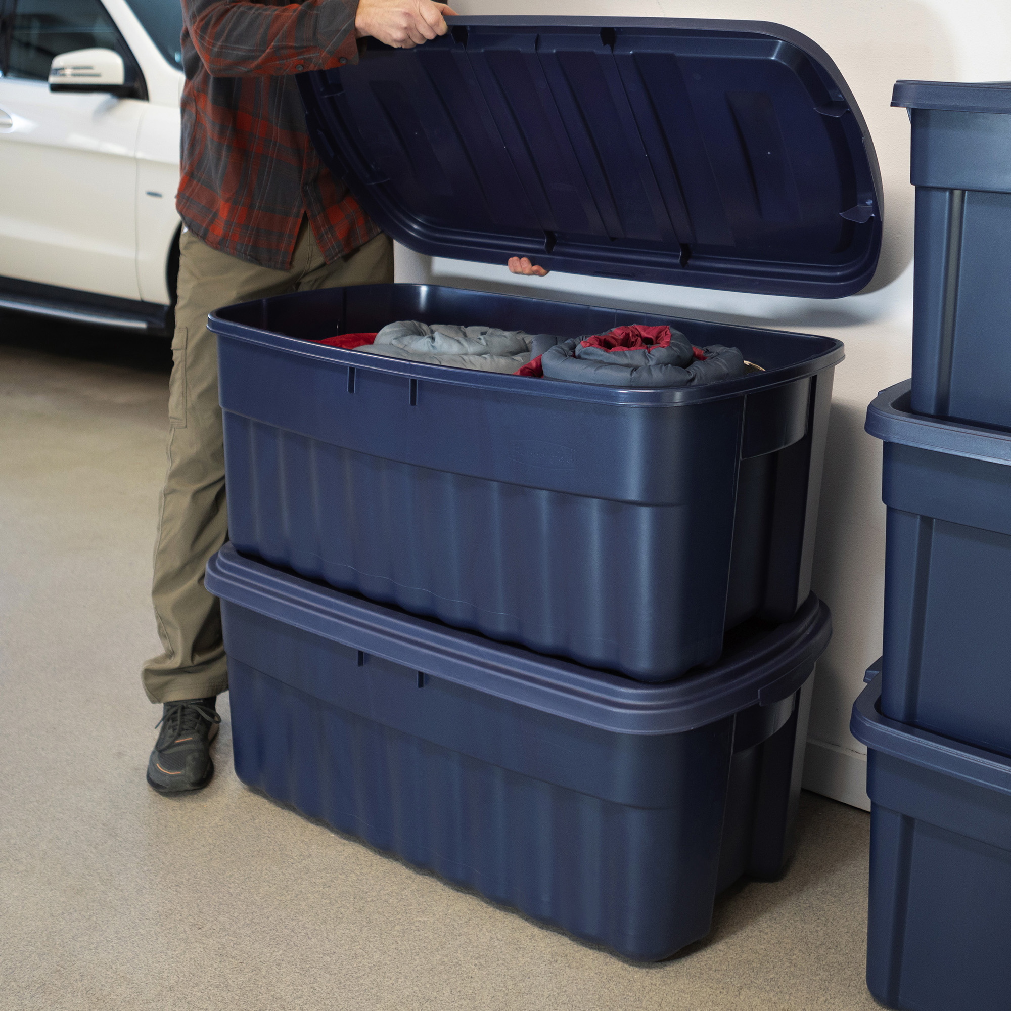 Rubbermaid Roughneck 50 Gallon Rugged Stackable Storage Tote Container