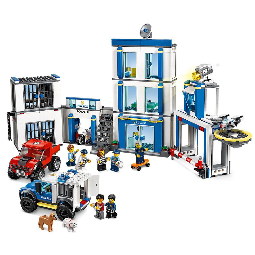 LEGO City Toy Police Station Block Building Set with 7 Minifigures ...