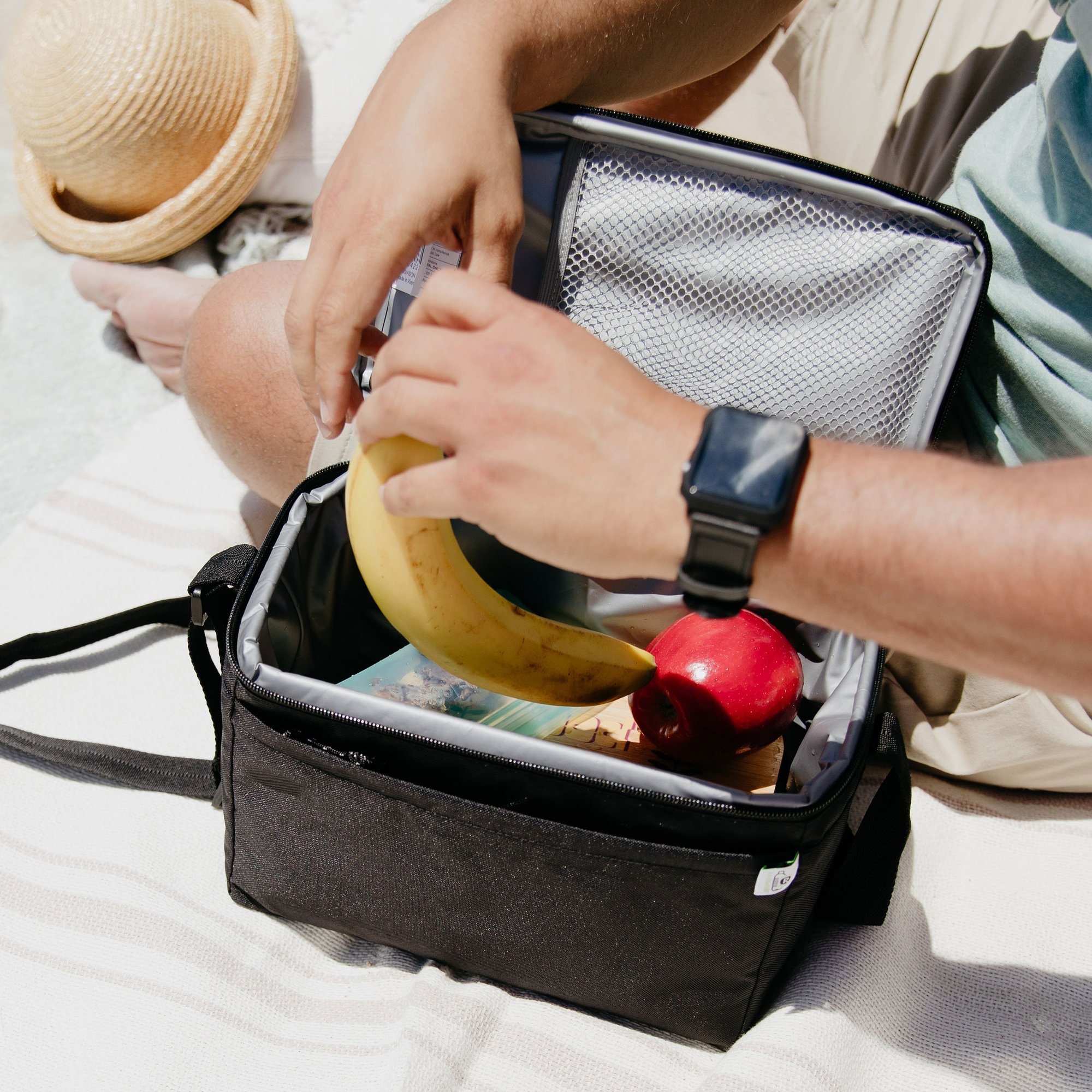 igloo cooler with strap