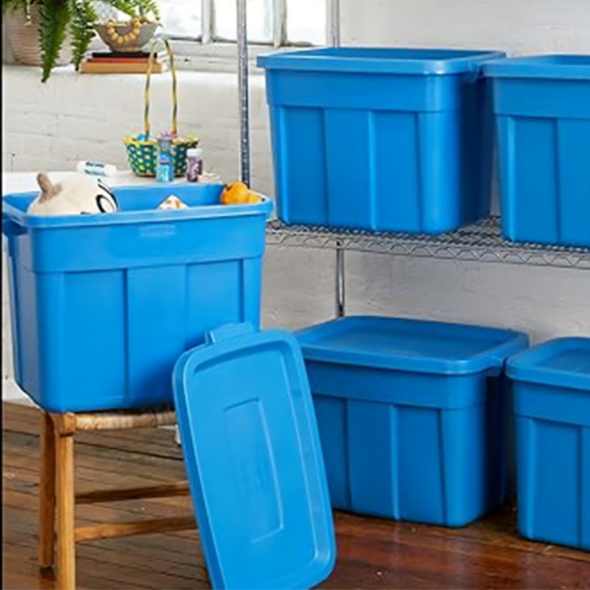 Rubbermaid Roughneck Tote 18 Gallon Storage Container, Heritage
