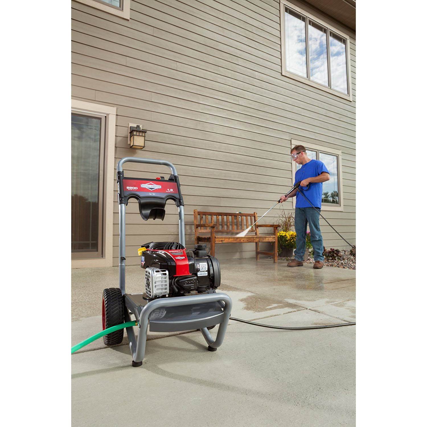 Briggs & Stratton 1.9 GPM 2200 PSI Gas Pressure Washer w/ 550e OHV