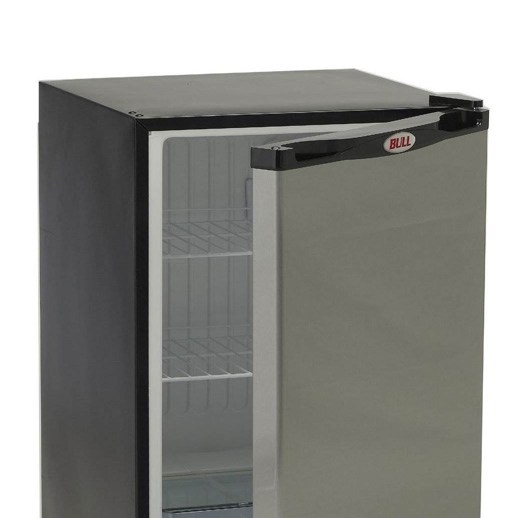 Bull Outdoor Products Stainless Steel Outdoor Kitchen Refrigerator   91888 4821402 